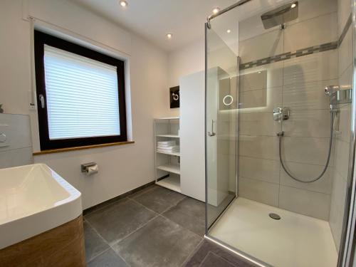 Bathroom, Neu!!! Netflix!!! Schone Ferienwohnungen im grunen mit Top Ausstattung - nur 15 min bis Koblenz in Eitelborn Bathroom, Neu!!! Netflix!!! Schone Ferienwohnungen im grunen mit Top Ausstattung - nur 15 min bis Koblenz in Eitelborn
