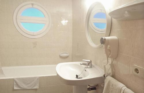 This photo about Apartamentos Marian shared on HyHotel.com