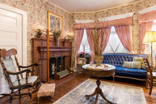 The Coolidge Corner Guest House: A Brookline Bed and Breakfast in Brookline The Coolidge Corner Guest House: A Brookline Bed and Breakfast in Brookline