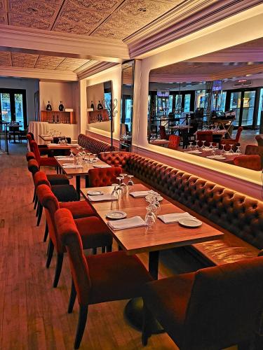 Étterem, HOTEL CHEZ SWANN near Ville-Marie tér Étterem, HOTEL CHEZ SWANN near Ville-Marie tér