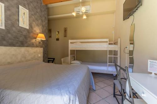 Hotel Le Vieux Moulin in Gignac Hotel Le Vieux Moulin in Gignac