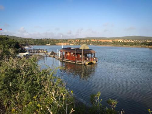 Widok z zewnątrz, Maggie May House Boat - Colchester - 5km from Elephant Park in Colchester Widok z zewnątrz, Maggie May House Boat - Colchester - 5km from Elephant Park in Colchester