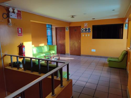 Спільний лаунж/ТБ зона, Krusty Hostel B&B in Хуараз Спільний лаунж/ТБ зона, Krusty Hostel B&B in Хуараз