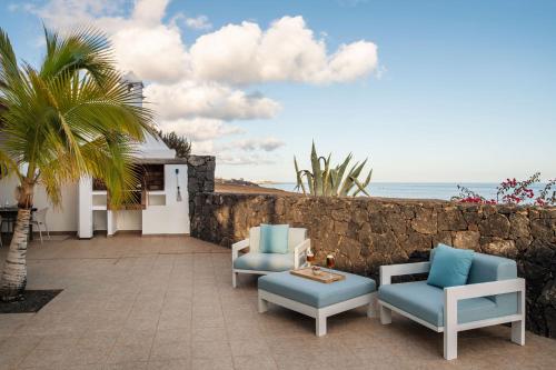 balkon/terras, ODIN LUXURY VILLA by Buenavilla in Costa Calero balkon/terras, ODIN LUXURY VILLA by Buenavilla in Costa Calero