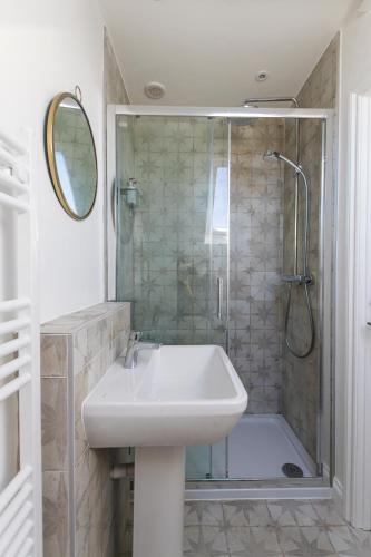 حمام, Bright & Beautiful Studio Flat in Bristol! in Redland حمام, Bright & Beautiful Studio Flat in Bristol! in Redland