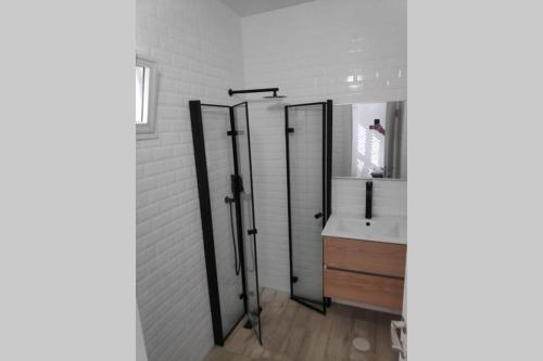 Banheiro, Centrally-located Quiet Cozy Loft apartment in Beer Sheva Banheiro, Centrally-located Quiet Cozy Loft apartment in Beer Sheva