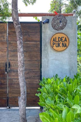 Intrare, aldea pukna in Akumal Intrare, aldea pukna in Akumal