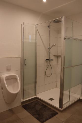 Shower, Apartment "Anne" in ehemaliger Schuhfabrik in Herxheim bei Landau/Pfalz Shower, Apartment "Anne" in ehemaliger Schuhfabrik in Herxheim bei Landau/Pfalz