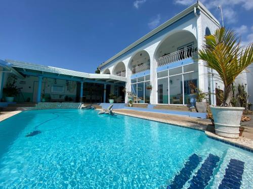 Swimming pool, ThE LaZy ShArK in Freeland Park Swimming pool, ThE LaZy ShArK in Freeland Park