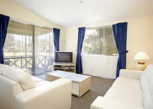 This photo about NRMA Sydney Lakeside Holiday Park shared on HyHotel.com