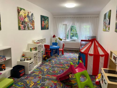 兒童俱樂部, 瑪爾塔健康養生酒店 (Wellness Hotel Marta) in 斯奈茲內 兒童俱樂部, 瑪爾塔健康養生酒店 (Wellness Hotel Marta) in 斯奈茲內