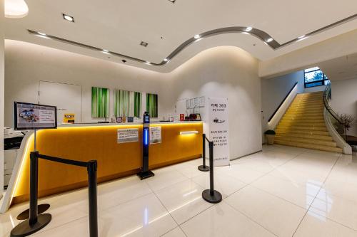 Lobby, Crown Hotel Changwon in Changwon-si Lobby, Crown Hotel Changwon in Changwon-si
