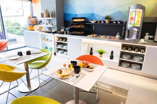 Food and beverages, ibis Styles Paris Porte dOrleans in Montrouge Food and beverages, ibis Styles Paris Porte dOrleans in Montrouge