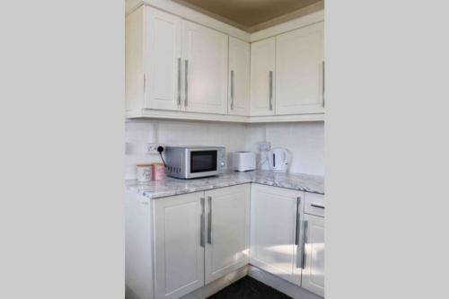 Kitchen, Cheerful 2 bedroom residential home - Free parking in Hunslet Carr Kitchen, Cheerful 2 bedroom residential home - Free parking in Hunslet Carr