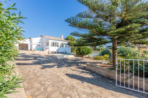 Exterior view, Villa Rosa in Les Cometes Exterior view, Villa Rosa in Les Cometes