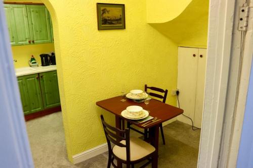 Facilities, EXQUISITE FOLK VICTORIAN ONE-BED HOUSE: in Hunslet Carr Facilities, EXQUISITE FOLK VICTORIAN ONE-BED HOUSE: in Hunslet Carr