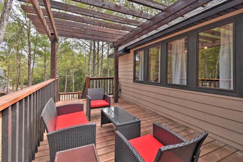 Modern Broken Bow Cabin Large Deck, BBQ and Pergola in De Queen Modern Broken Bow Cabin Large Deck, BBQ and Pergola in De Queen