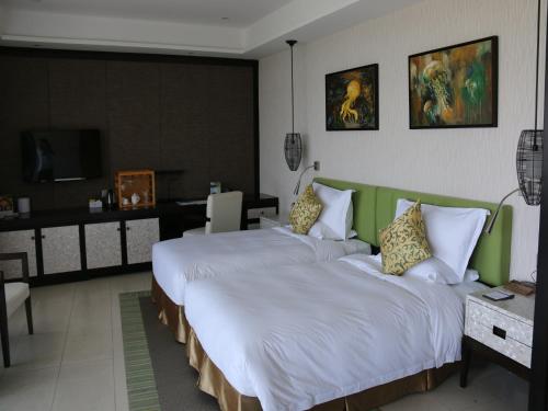 This photo about Sanya Wuzhizhou Coral Hotel shared on HyHotel.com