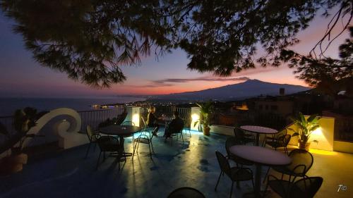 Hotel Vello d'Oro in เตาร์มีนาซิตี้เซ็นเตอร์ Hotel Vello d'Oro in เตาร์มีนาซิตี้เซ็นเตอร์
