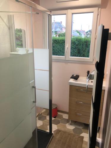 Bathroom, Maison cosy entierement renovee in Aumale Bathroom, Maison cosy entierement renovee in Aumale