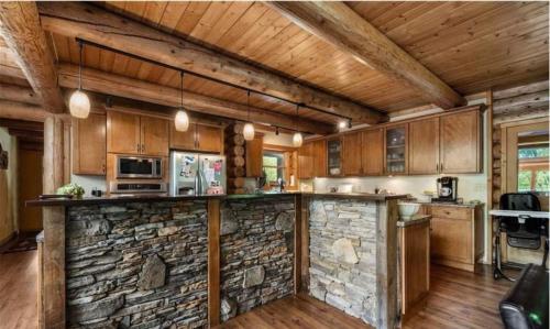 Luxury Log 7bed/6.5bath Cabin: Theater, Game Room, 7 Acres! in ชานเมืองพีเจี้ยน ฟอร์จ Luxury Log 7bed/6.5bath Cabin: Theater, Game Room, 7 Acres! in ชานเมืองพีเจี้ยน ฟอร์จ