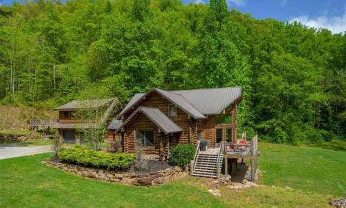 Luxury Log 7bed/6.5bath Cabin: Theater, Game Room, 7 Acres! in ชานเมืองพีเจี้ยน ฟอร์จ Luxury Log 7bed/6.5bath Cabin: Theater, Game Room, 7 Acres! in ชานเมืองพีเจี้ยน ฟอร์จ
