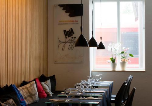 Restaurant, Lillehammer Stasjonen Hotel & Hostel in Lillehammer Restaurant, Lillehammer Stasjonen Hotel & Hostel in Lillehammer
