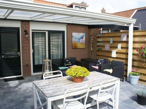 Сад, Holiday home in Paesens for ten Person in Dongeradeel Сад, Holiday home in Paesens for ten Person in Dongeradeel