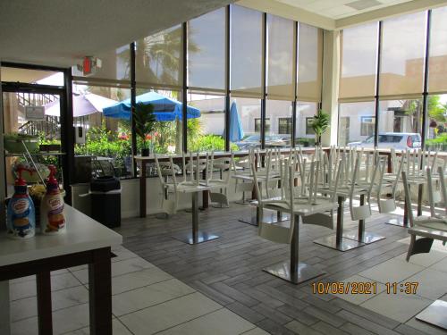 Facilities, Quality Inn & Suites Kissimmee by The Lake in Orlando (FL) Facilities, Quality Inn & Suites Kissimmee by The Lake in Orlando (FL)