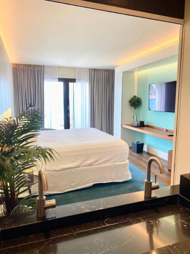 Holland House Beach Hotel in Filipsburgas Holland House Beach Hotel in Filipsburgas
