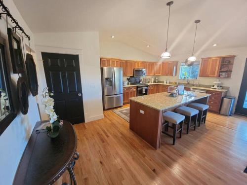 Among the Aspens Family Cottage in 加拉廷蓋特韋 Among the Aspens Family Cottage in 加拉廷蓋特韋