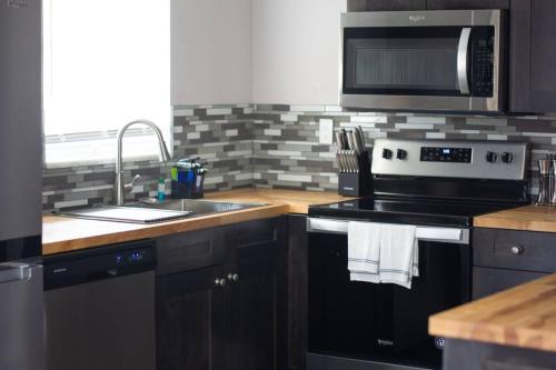 Palm Bay Coastal Chef House 3B 2Bth 10min to Beach in Palm Bay (FL) Palm Bay Coastal Chef House 3B 2Bth 10min to Beach in Palm Bay (FL)
