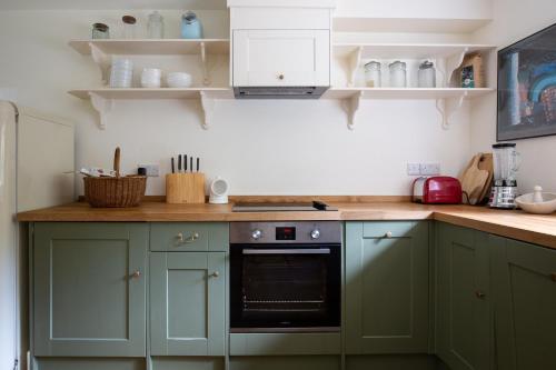 Temple Guiting Cottage in เค็นนิวอร์ท Temple Guiting Cottage in เค็นนิวอร์ท