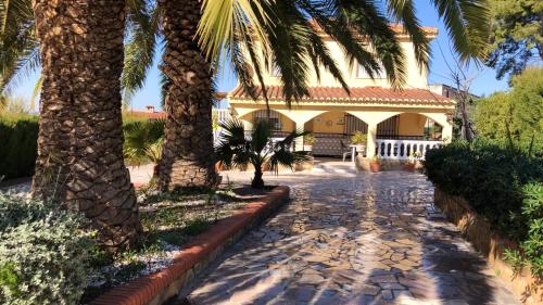 Вхід, Spacious villa in Olocau with private pool and garden in València Вхід, Spacious villa in Olocau with private pool and garden in València