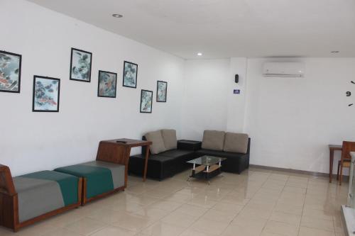 Shared lounge/TV area, HOTEL NALENDRA PLAZA SUBANG in Subang Shared lounge/TV area, HOTEL NALENDRA PLAZA SUBANG in Subang