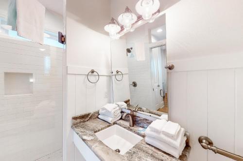 Tin Roof Sundae by Meyer Vacation Rentals in Fort Morgan Tin Roof Sundae by Meyer Vacation Rentals in Fort Morgan