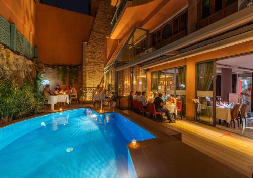 泳池, 卡斯平飯店 (Le Caspien Hotel) in 馬拉喀什 泳池, 卡斯平飯店 (Le Caspien Hotel) in 馬拉喀什