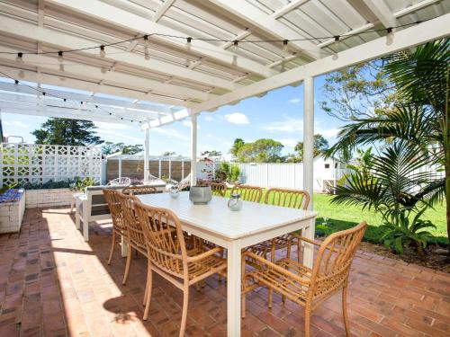Whitewash I Pet Friendly I 5 Mins Walk to Beach in Callala Beach Whitewash I Pet Friendly I 5 Mins Walk to Beach in Callala Beach