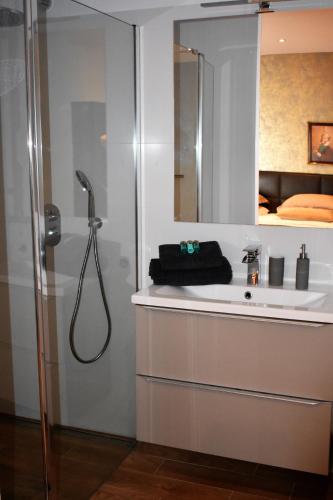 Bathroom, De Oude Limonadefabriek in Beek Bathroom, De Oude Limonadefabriek in Beek