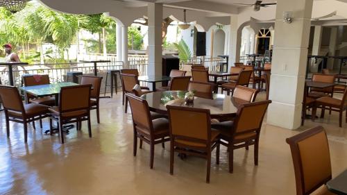 Restaurante, Mountain View Hotel and Bar Restaurant in Cap-Haitien Restaurante, Mountain View Hotel and Bar Restaurant in Cap-Haitien