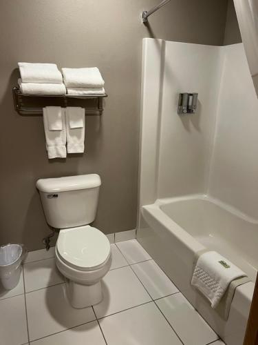 Okoboji Inn & Suites in Milford (IA) Okoboji Inn & Suites in Milford (IA)