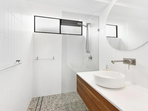 The Rocks Resort Unit 8G in Currumbin The Rocks Resort Unit 8G in Currumbin