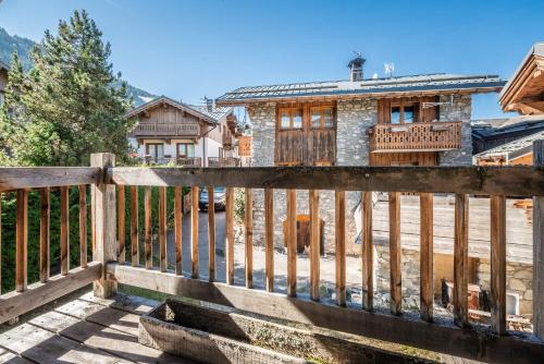 Balcony/terrace, Chalet Chu Lo Dou Le Praz Courchevel - by EMERALD STAY in Le Praz Balcony/terrace, Chalet Chu Lo Dou Le Praz Courchevel - by EMERALD STAY in Le Praz