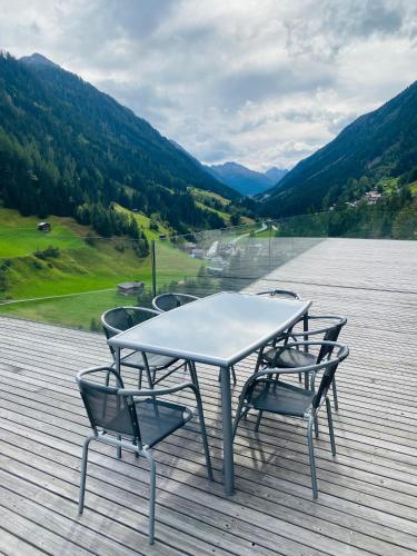 Erkély/terasz, Schooren des Alpes Luxury Penthouses & Apartments with SPA & Pools close Ischgl in Ulmich Erkély/terasz, Schooren des Alpes Luxury Penthouses & Apartments with SPA & Pools close Ischgl in Ulmich