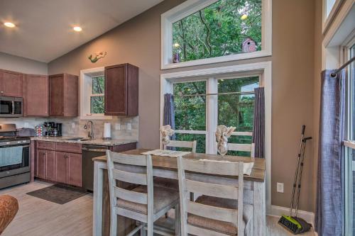 Waterfront Greenwood Getaway with Deck and Grill! in 辛普森維爾 (SC) Waterfront Greenwood Getaway with Deck and Grill! in 辛普森維爾 (SC)