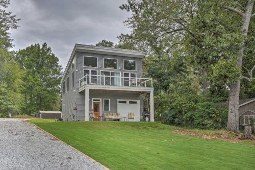 Waterfront Greenwood Getaway with Deck and Grill! in 辛普森維爾 (SC) Waterfront Greenwood Getaway with Deck and Grill! in 辛普森維爾 (SC)