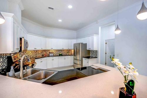 Kitchen, Miami 5BR Villa w Heated Pool, Games & BBQ L01 in Cutler Bay Kitchen, Miami 5BR Villa w Heated Pool, Games & BBQ L01 in Cutler Bay