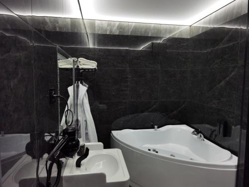 Bathroom, DIAMANT HOTEL in Zheleznogorsk Bathroom, DIAMANT HOTEL in Zheleznogorsk