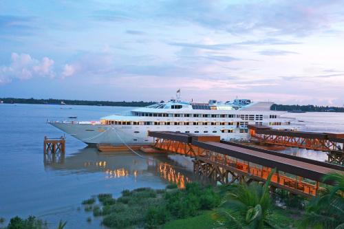 View, Vintage Luxury Yacht Hotel in East Central Yangon View, Vintage Luxury Yacht Hotel in East Central Yangon