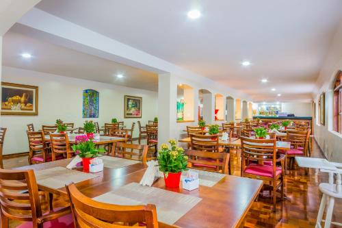 Eten en drinken, Hotel Euro Suíte Campos do Jordão By Nacional Inn - A 800 metros da Vila Capivari (Hotel Euro Suite Campos do Jordao By Nacional Inn - A 800 metros da Vila Capivari) in Campos Do Jordao Eten en drinken, Hotel Euro Suíte Campos do Jordão By Nacional Inn - A 800 metros da Vila Capivari (Hotel Euro Suite Campos do Jordao By Nacional Inn - A 800 metros da Vila Capivari) in Campos Do Jordao